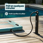 Aquaboard en cours de gonflage avec pompe pour mise en place rapide